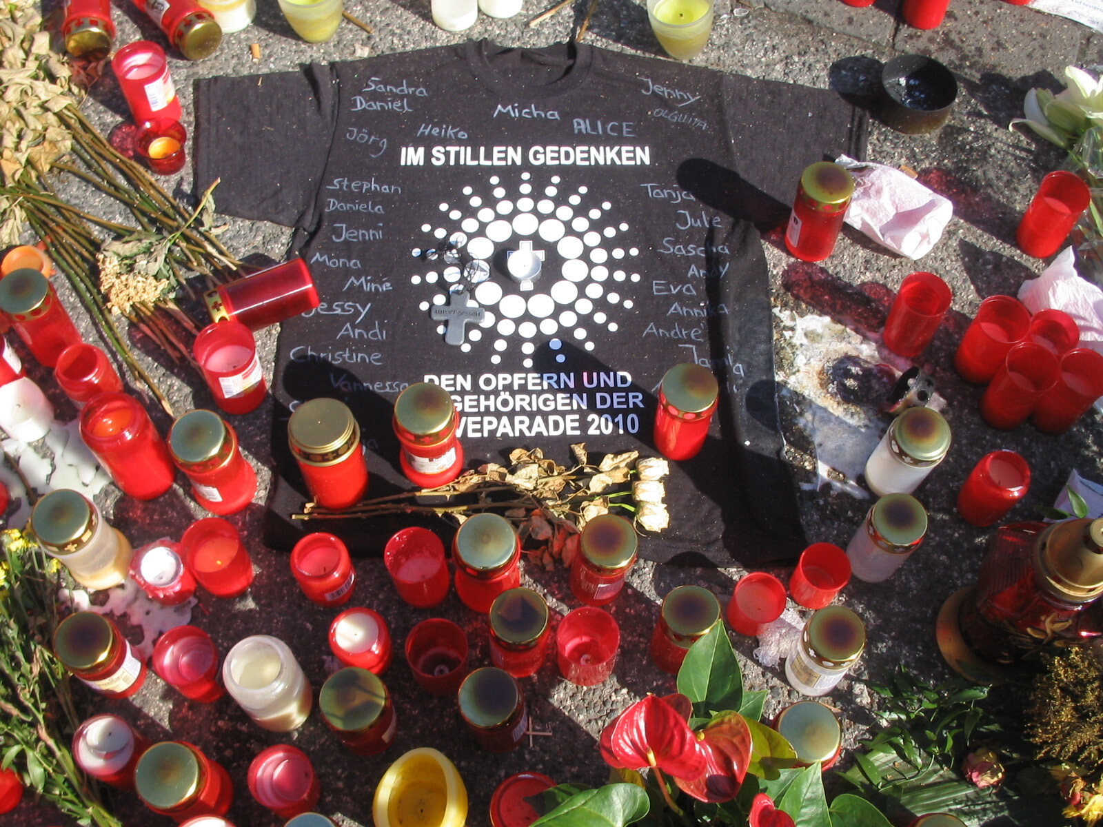 Remembering those killed in Love Parade mass accident